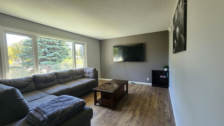 Bright And Spacious Getaway Home In Gimli - Gimli