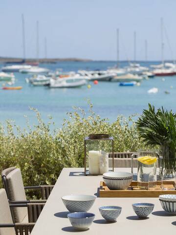 Stylish new home on the beach gallery image 3