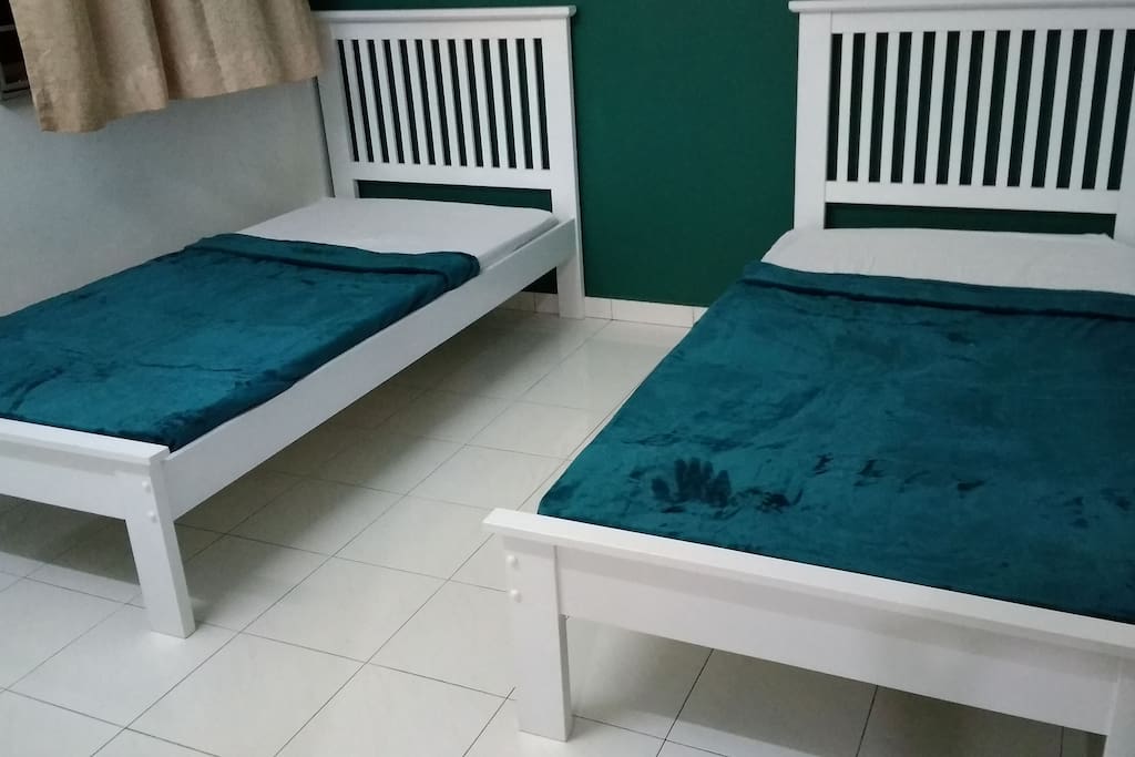 2nd bedroom