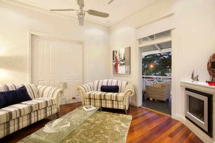 Lambert House – Upper level gallery image 2