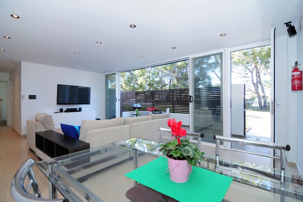 Dining & Lounge Room