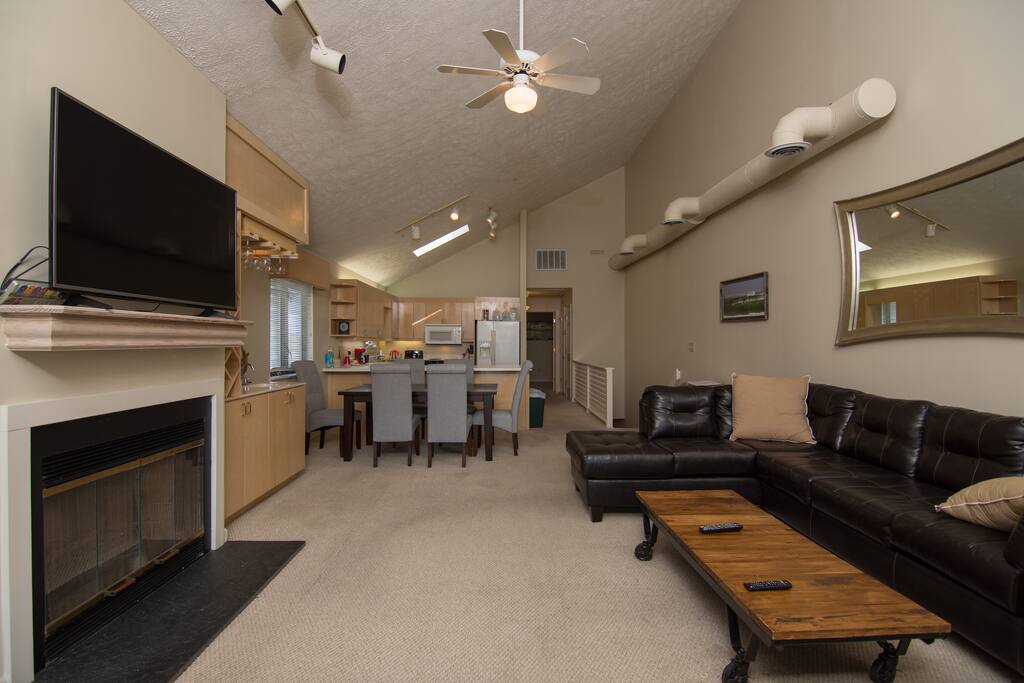 Living & dining room overlooking the intercoastal waterway.