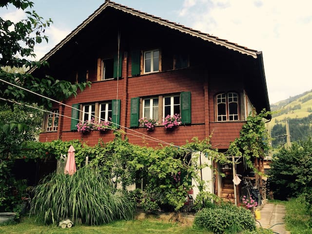 Zimmer in Haus mit schönem Garten