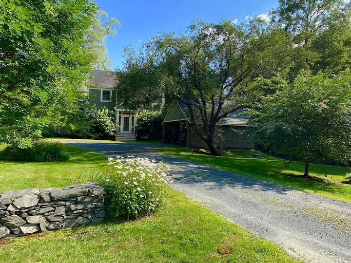 Woodstock Village Retreat