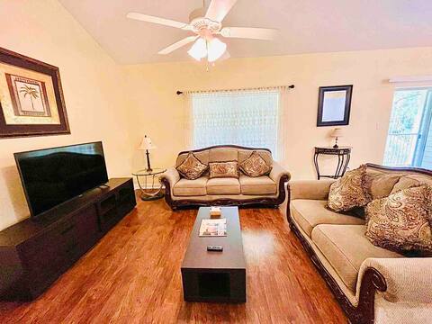 Nice and cozy condo for a beach trip with a pool