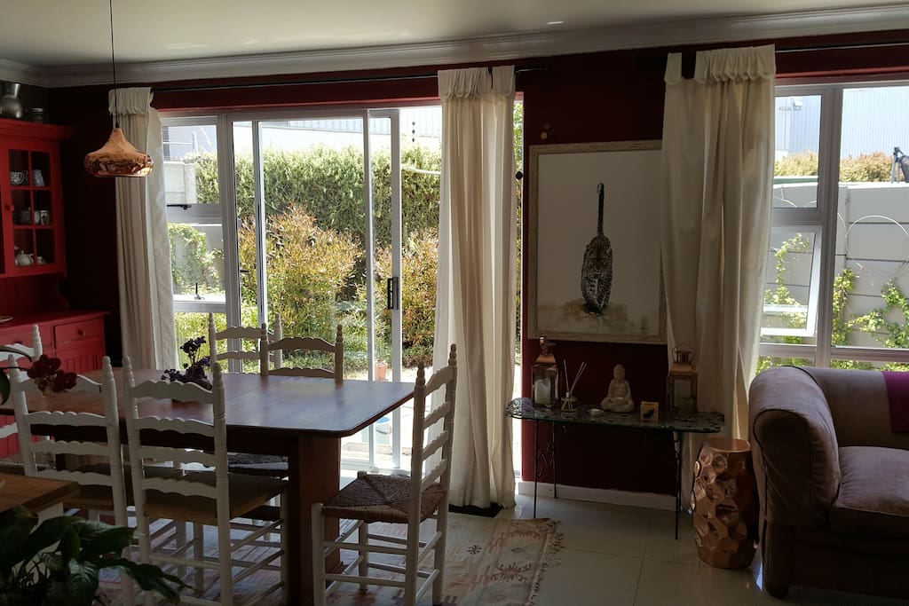 Lounge/Dining