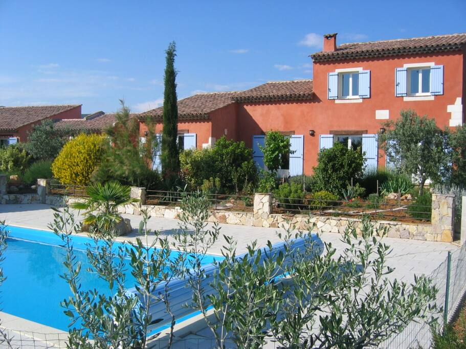 Le Mas depuis la piscine