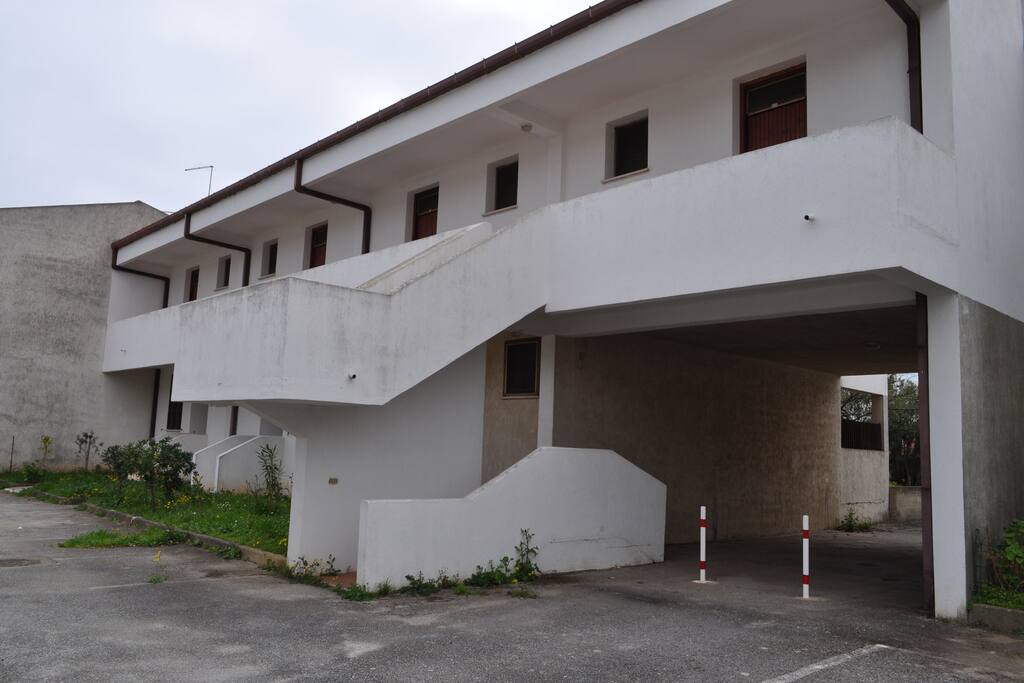 Comodo monolocale 1 sui Laghi di Sibari, situato al primo piano.