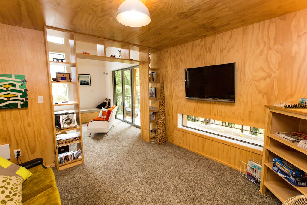 Private nook & media room