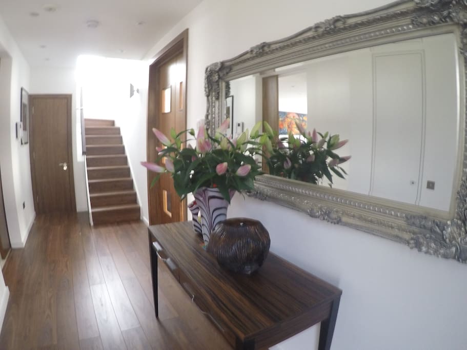 Hallyway and staircase to the bedrooms