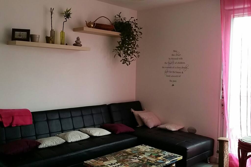 Salon. Pièce commune