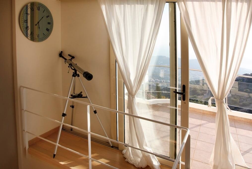 1st floor internal balcony