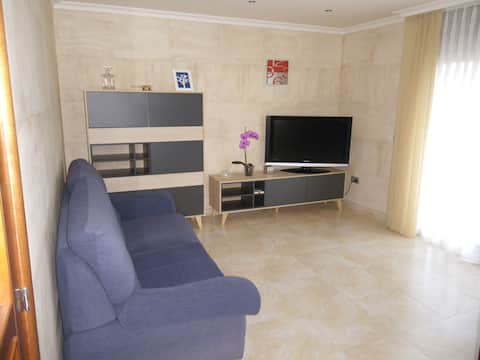 Popular Airbnb listing: Beautiful apartment on the 2nd row of the beach in Vandellòs I L'hospitalet De L'infant