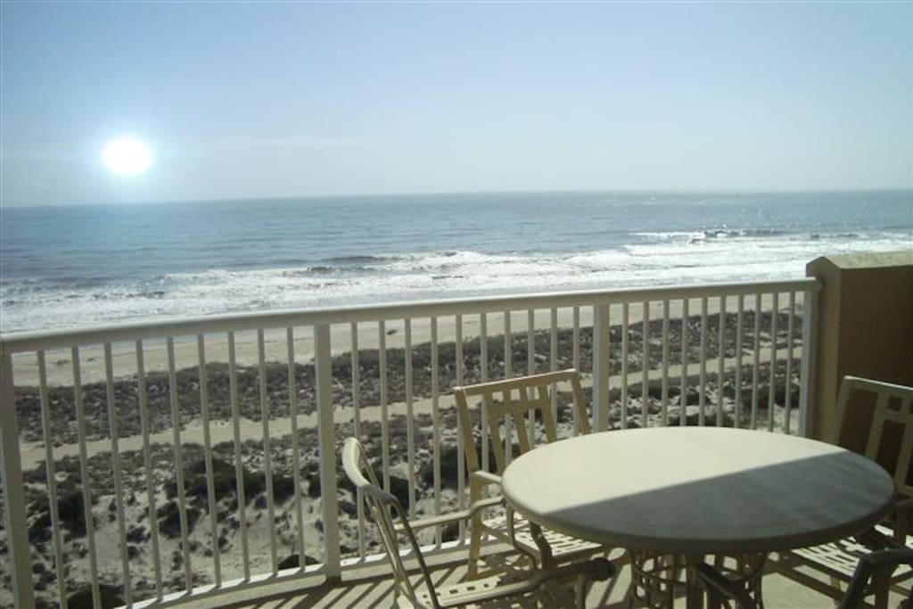 Outdoor Dining on the Balcony