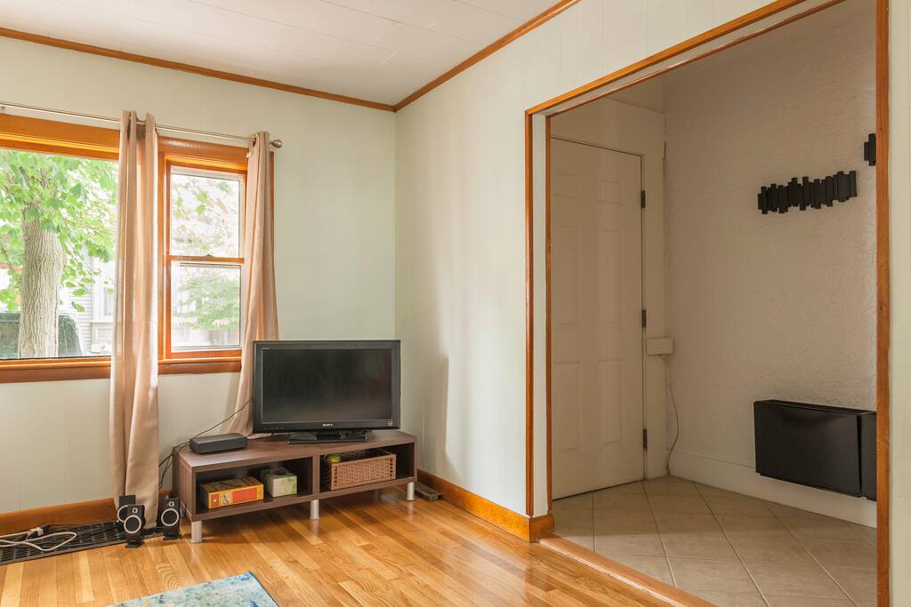 The living room features hardwood floors, TV w/ Comcast and Amazon Fire.