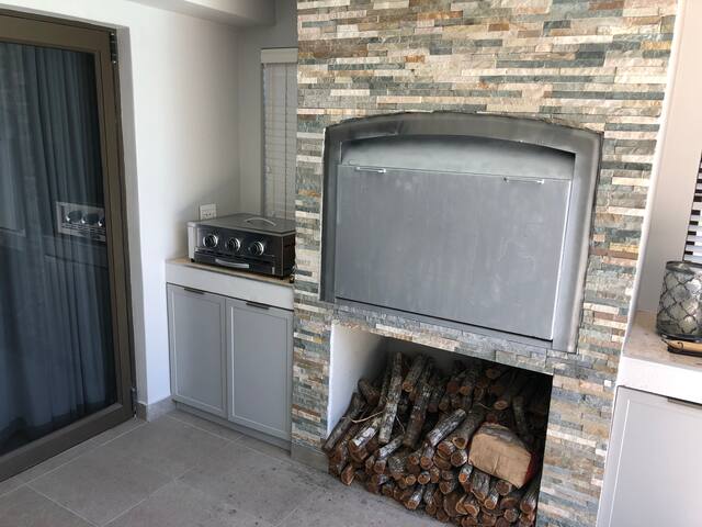 Safe and convenient area – large living space gallery image 5