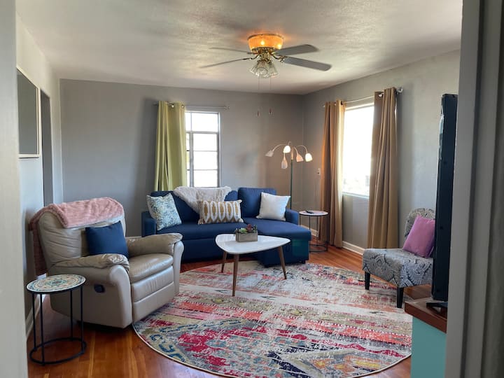 Casa AzulWalk to Downtown and Hot Springs! Guest suites for Rent in