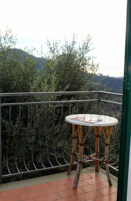 Balcone, con vista mare e ulivi