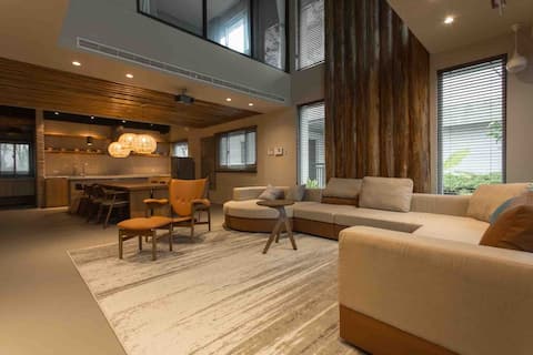 Relaxing Travel: Mountain Views,  Lohas Space