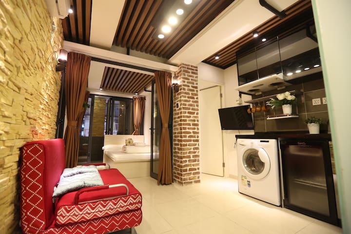 T1AB廟街夜市，3房，市中心，佐敦站A出口4分鐘，交通方便，廚房，即熱熱水器，油麻地,自助入住