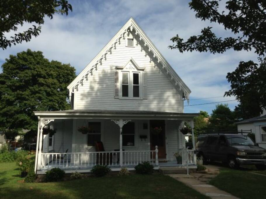 The Moss Street Cottage