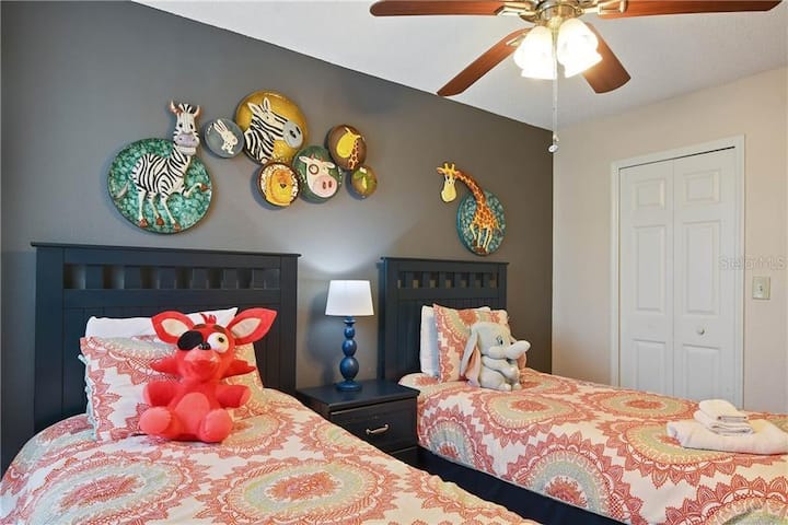 Youth room: two tween beds, TV, and a large closet.