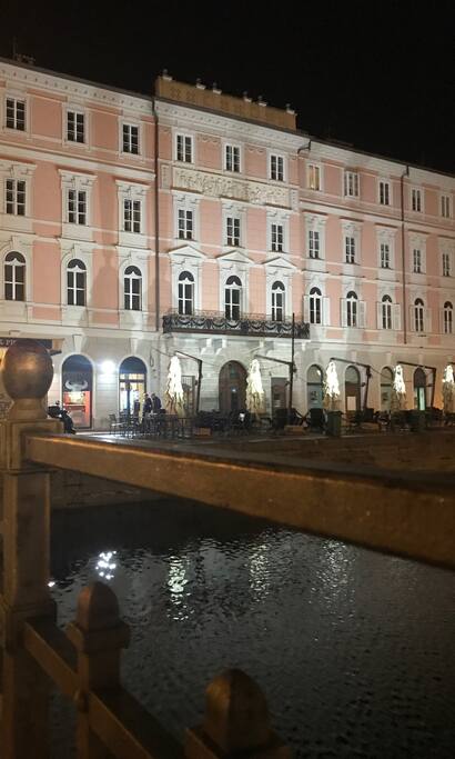 Palazzo monumentale del 1753 fronte Canal Grande.
Ristrutturato interamente nel 2014
Monumental palace of 1753 facing the Grand Canal.
Completely refurbished in 2014