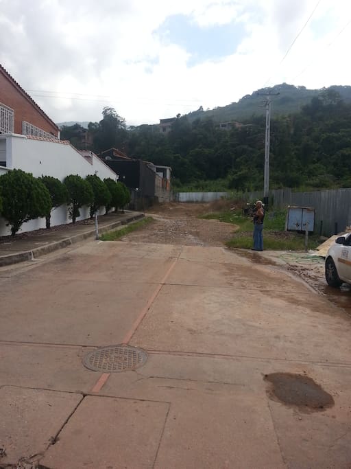 calle prados del este via a la casa