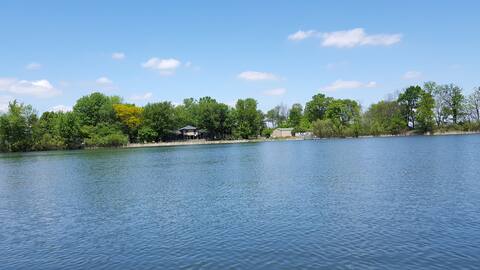 NEW 10 ACRE PRIVATE LAKE 3BDRM HOME 25 MINS 2 INDY