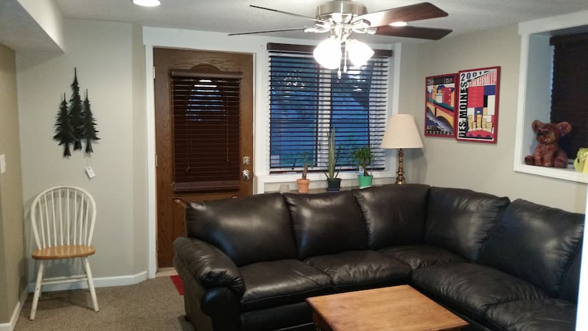 Comfy & Entertaining, short walk to Fairgrounds