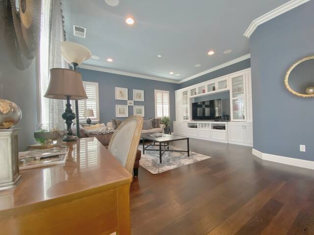 Luxury Executive 4B/2.5B Home–Walk to Santana Row gallery image 5