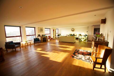 Double room & private ensuite in sunny penthouse