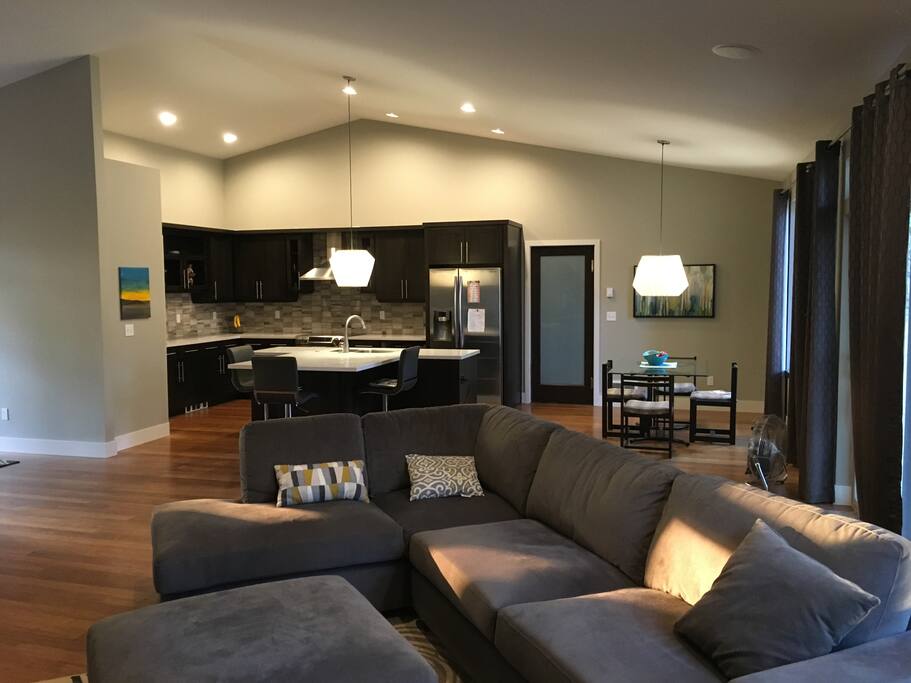 Very Spacious Great Room
