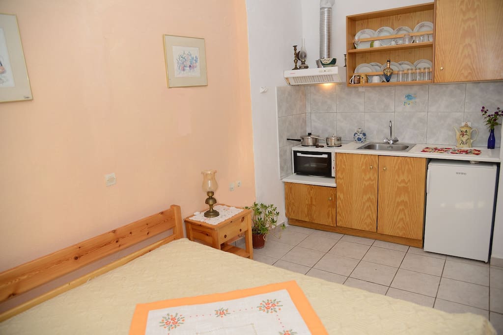 Bedroom with kitchen