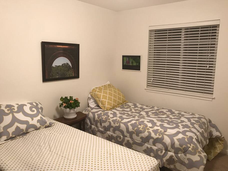 Bedroom with 2 twin sized beds.