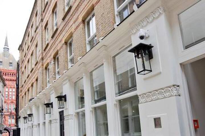 Stunning 2 bed/bath with concierge, AC and lift gallery image 4