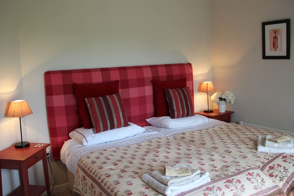 Red room 2 x single beds