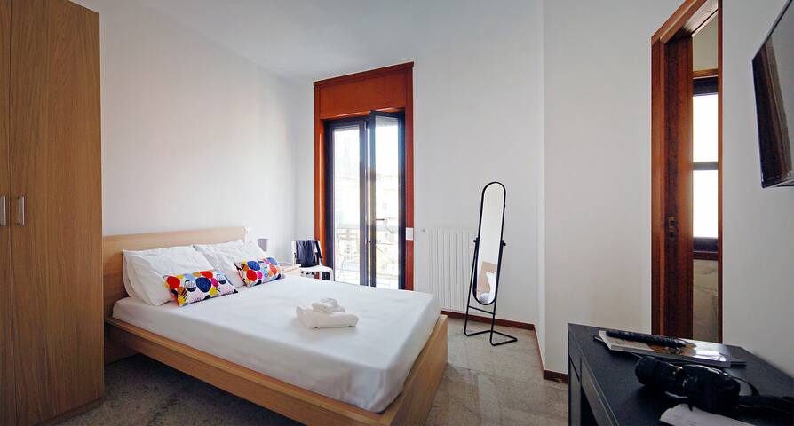 Newly refurbished very bright Ensuite Double room