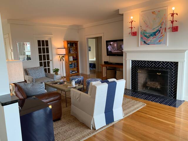 Designer Home Minutes from Newport Polo & Winery gallery image 5