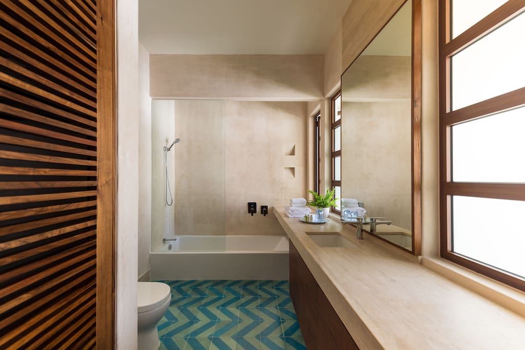 Suite No.1 Bathroom