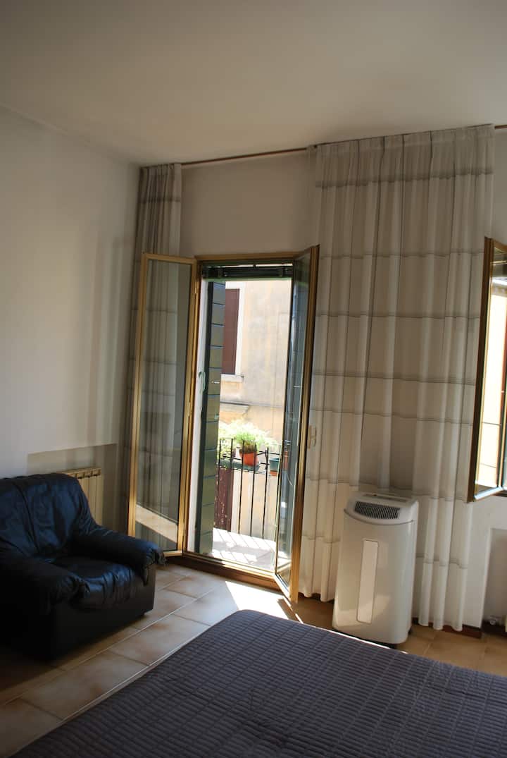 Mlango wa kuingia kwenye Roshani ya Master Bedroom