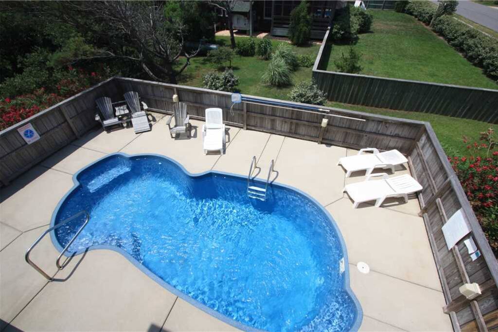 JR61: Breakaway | Pool Area