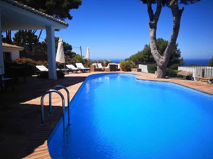 Beautiful villa, pool and ocean view