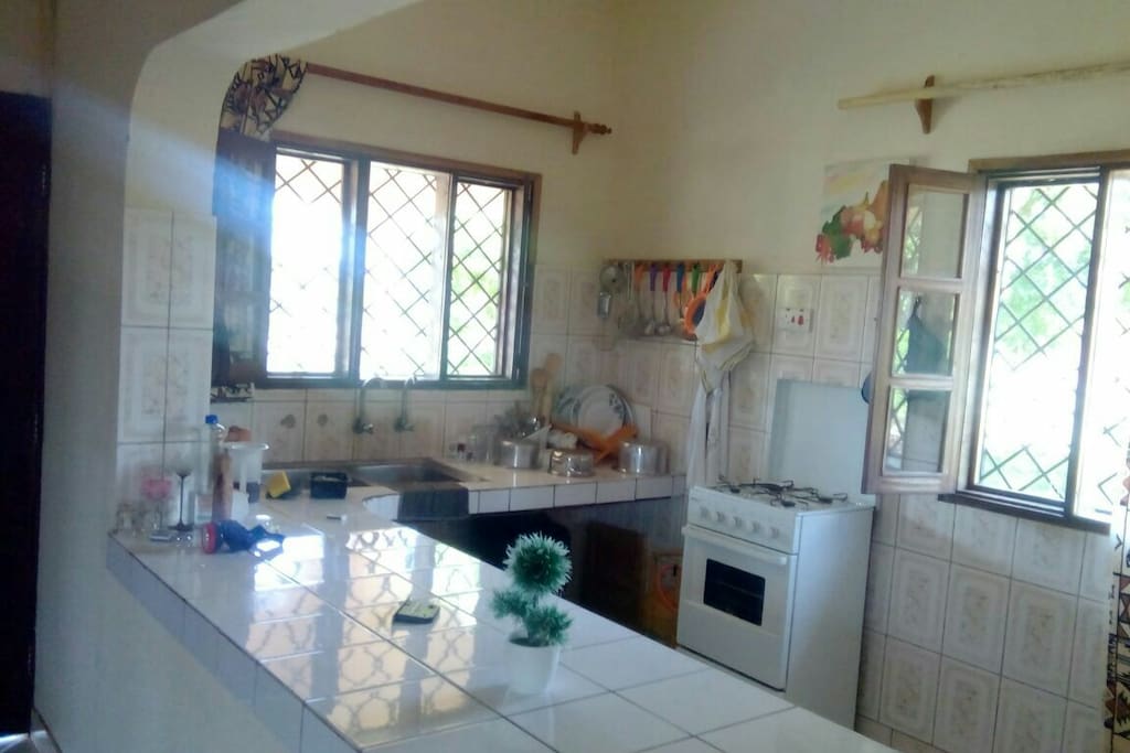Cooker fridge and utensils available
