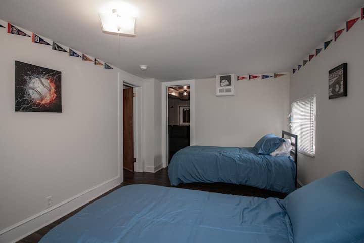 Spálňa č. 4 na prízemí s dvoma oddelenými lôžkami.