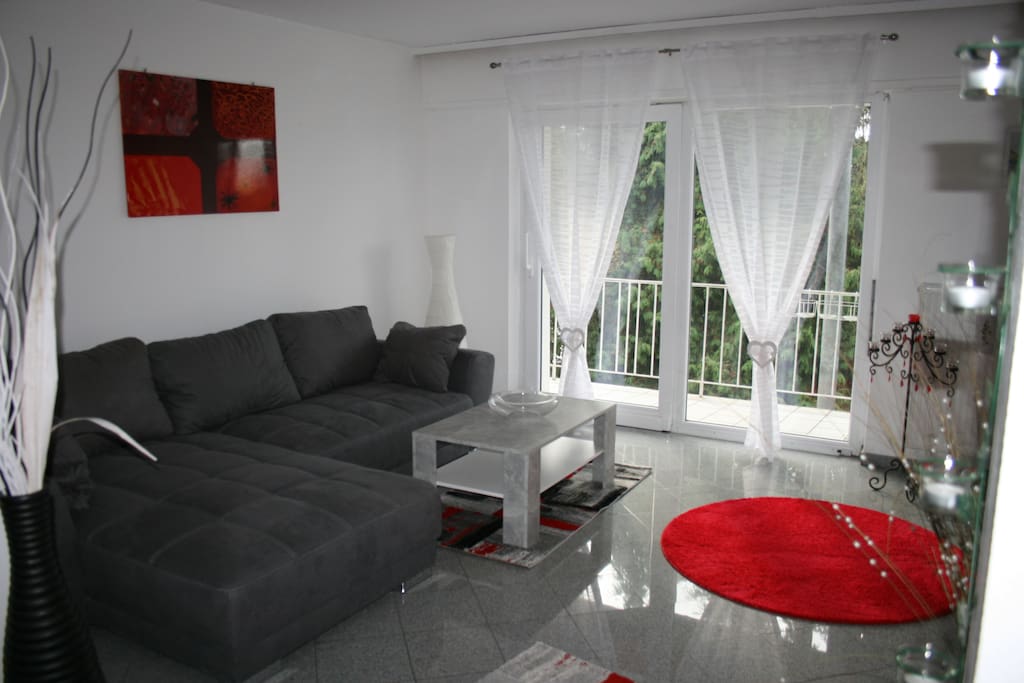 Blick ins Wohnzimmer, Wohnlandschaft zur Liegefläche ausziehbar