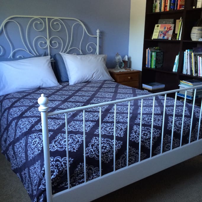Pillow-top, Queen-size bed & 100% cotton sheets.