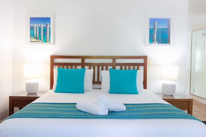 Comfy Pillow Top Serta Plush Mattress, No Partner Disturbance. Back support