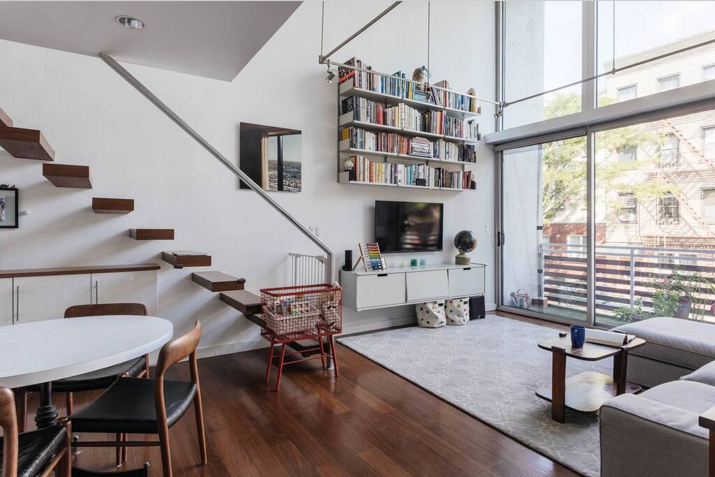 Living room, with a great collection of books on New York history