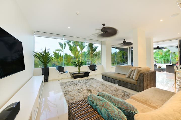Club Tropical managed Airbnb listing 1